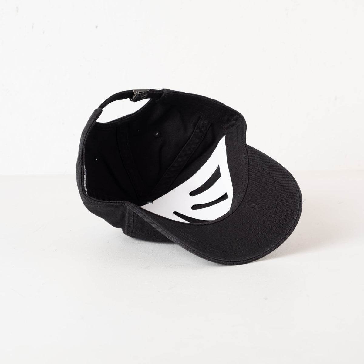 Madison Logo Cap | Black / White