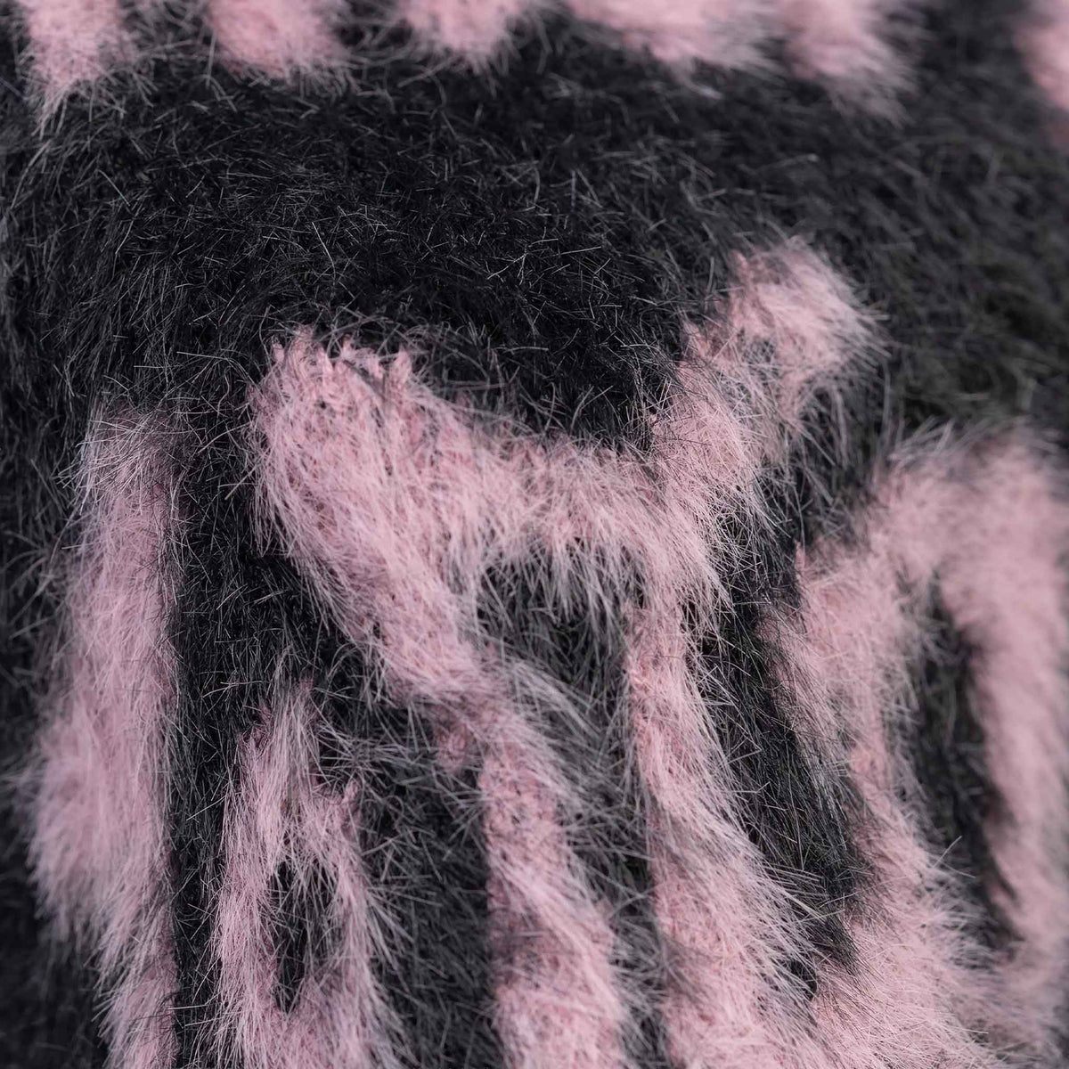 Chedda Neckwarmer | Black / Glassy Pink