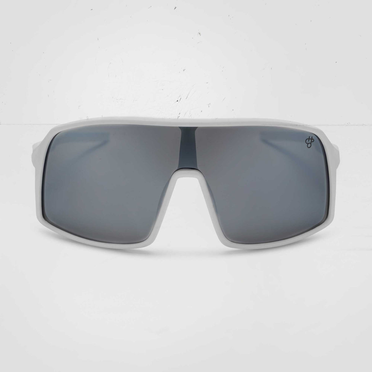 Erica | White / Black