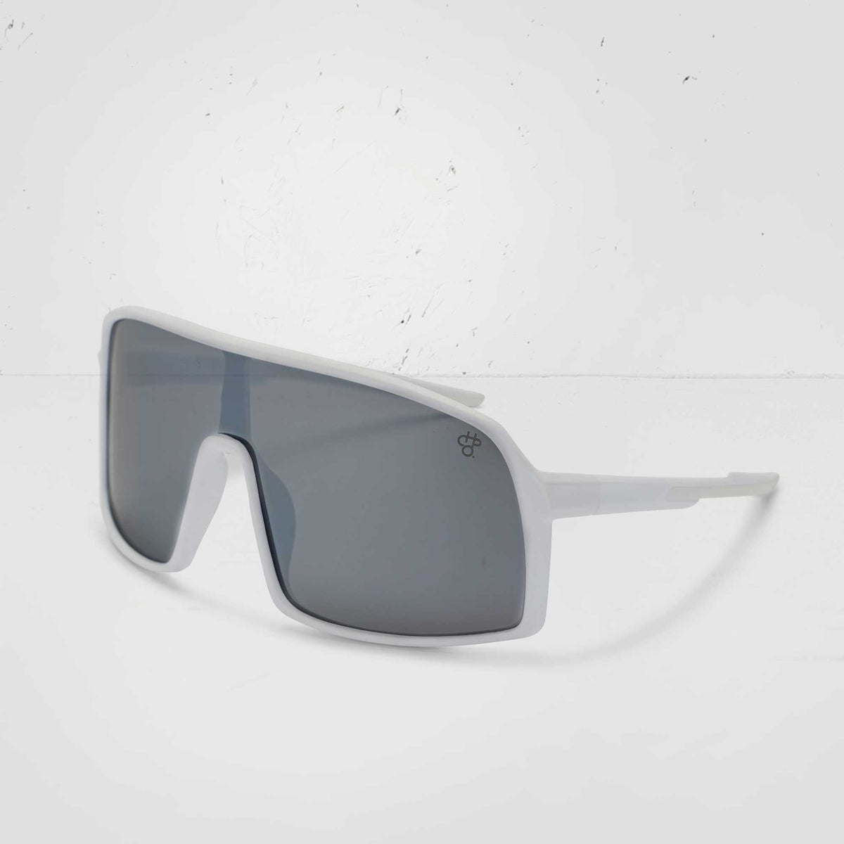 Erica | White / Black