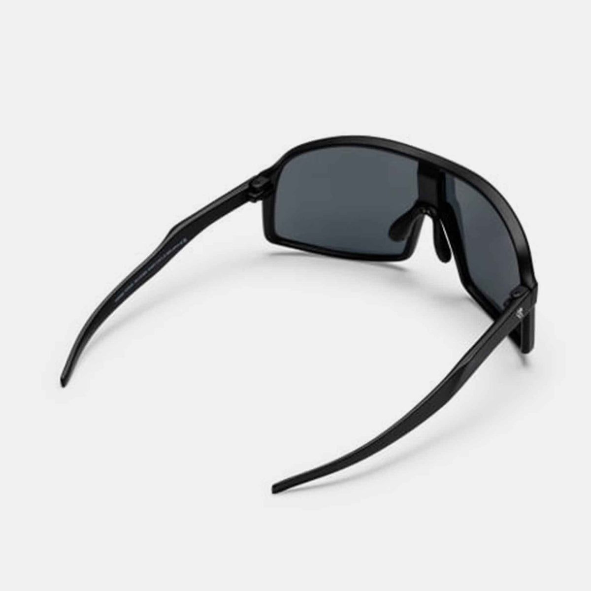Henke| Black / Black
