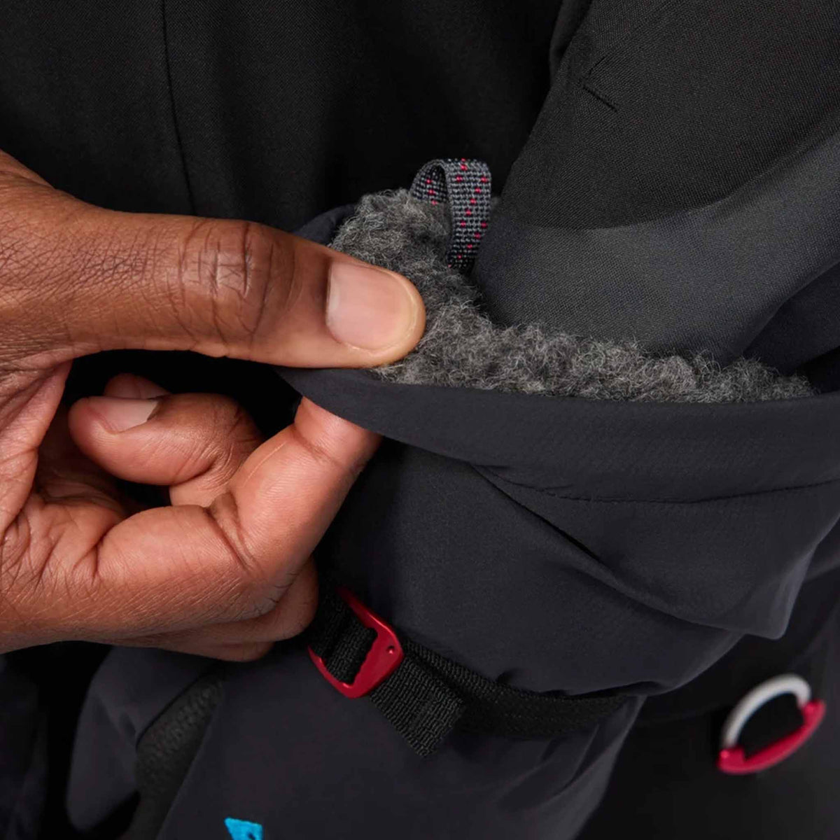 Surt Mitts | Black